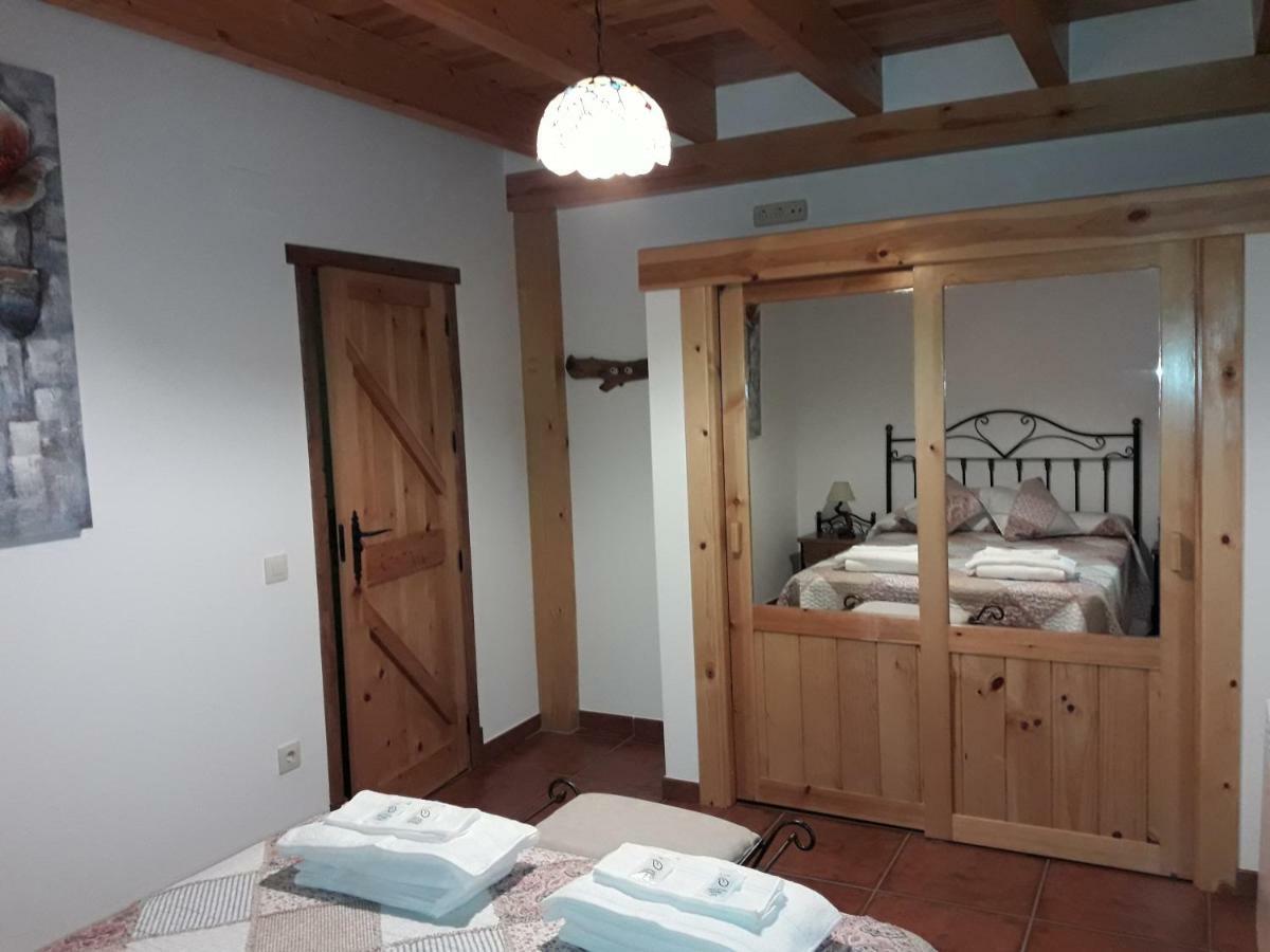 Hostal El Rondillo de Gredos Hoyos del Collado Exterior foto