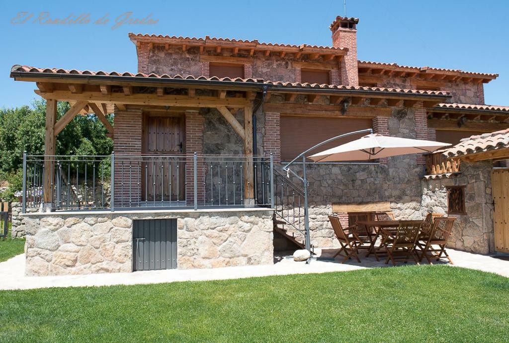Hostal El Rondillo de Gredos Hoyos del Collado Exterior foto