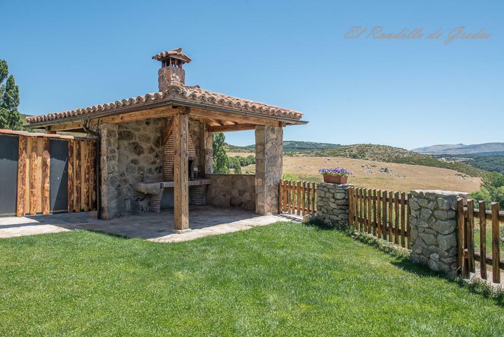 Hostal El Rondillo de Gredos Hoyos del Collado Exterior foto