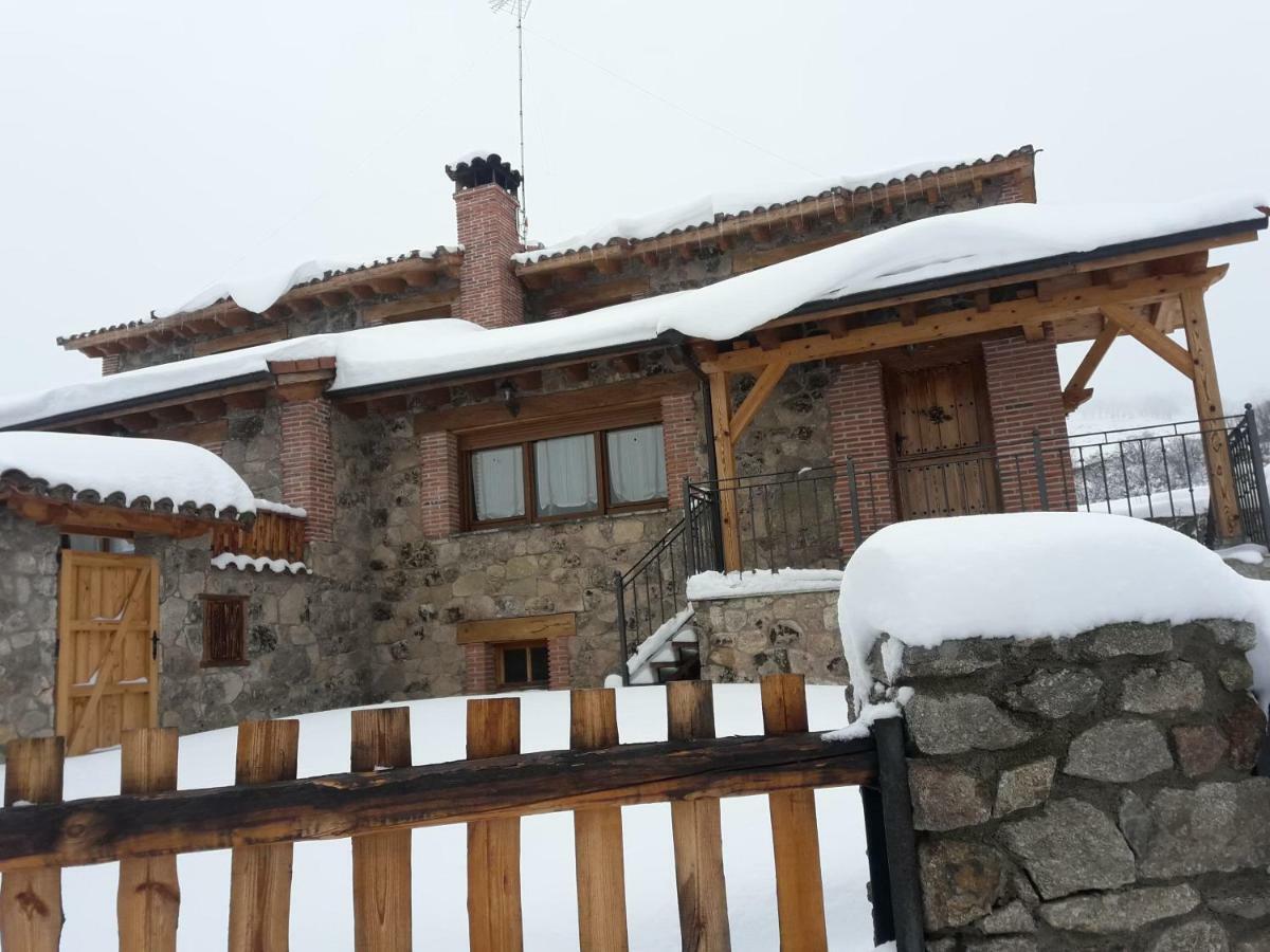 Hostal El Rondillo de Gredos Hoyos del Collado Exterior foto
