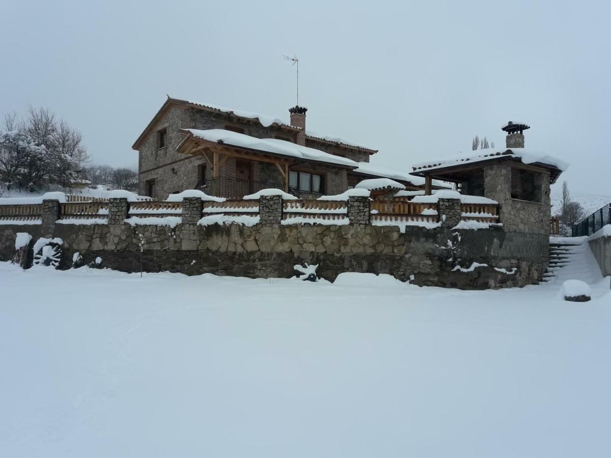 Hostal El Rondillo de Gredos Hoyos del Collado Exterior foto